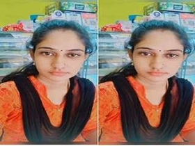 Sexy Indian bhabhi boobs and boiling hot video call