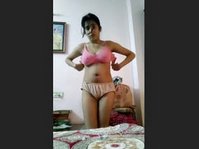 Teenage girl flaunts her hairy pussy in explicit video
