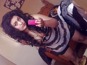 Arab Zafreen shows off on camera in steamy video