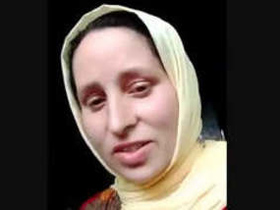 Pathan wife flaunts her beauty and masturbates with her fingers