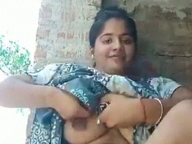 Indian girl flaunts her natural body in solo video