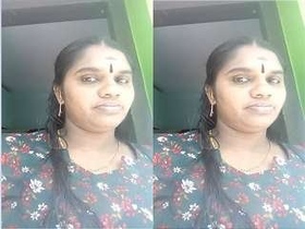 Bhabhi's naughty act of showing off her pussy