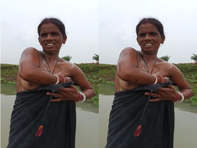 Mature Indian bhabhi showcases her body in exclusive outdoor bathing video