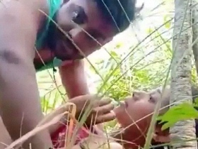 Desi girl gets naughty in open air MMS video