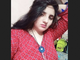 Chubby girl flaunts her curves in a nude video