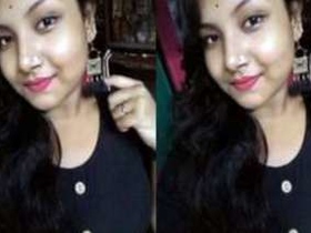 Desi Indian girl gets turned on by energetic fingering in online porn