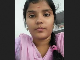 Tamil girl with big boobs shows off in MMS video