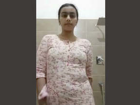 Desi girl pleasures herself in the shower