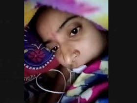 Cute Indian girl shows her pussy and boobs in VideoCall with chat