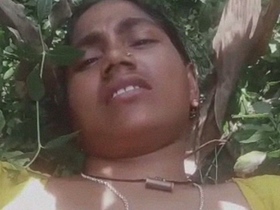 Dehati babe's nude outdoor adventure