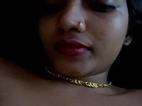 Desi wife shows off her hairy pussy in hot video
