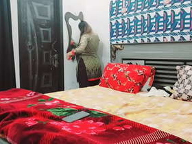 Indian wife gets her fill of cuckold pleasure with clear Hindi audio