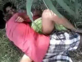 Desi couple enjoys outdoor sex in public place