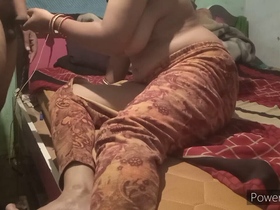 Indian bhabi enjoys solo playtime