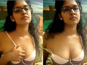 Desi auntie shows off her cute ass while standing up on cam