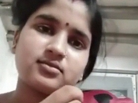 Solo girl with big boobs shows off on camera in Chhindwara