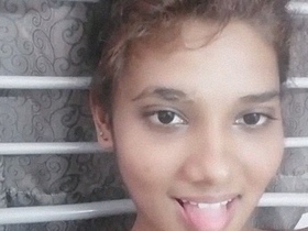 Big-boobed babe goes nude in sexy selfie video