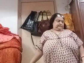 Watch a mature aunt in action