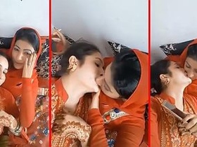 Tik Tok Indian XXX: Desi sisters indulge in lesbian passion