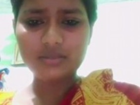Desi Indian girl pleasures herself with her fingers