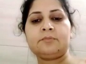 Indian bhabhi indulges in solo play with her fingers