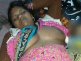 Desi babe in sari pleasures herself in amateur video
