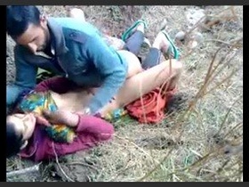Mumbai couple enjoys public sex in a park