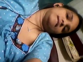 Desi woman indulges in nude self-pleasure at work