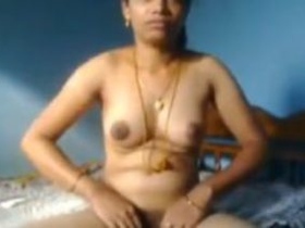 Desi bhabhi's secretly recorded blowjob and pundai reveal