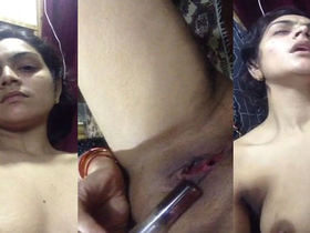 Watch Dehati wife's sexy pussy show in Hindi
