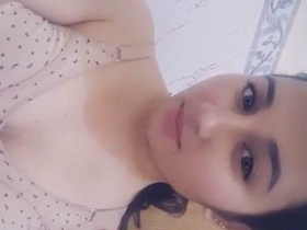 Desi girl strips naked and exposes her butt