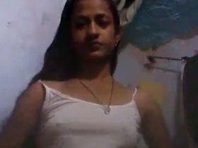 Watch this Desi girl show off her nude selfie skills in a solo performance