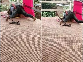 Desi girl's blowjob and sex in railway station