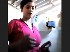 Bhabi gets naughty in the bathroom