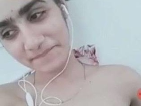 Naked Indian girl Rachna's erotic performance