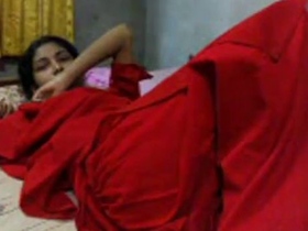 Indian girl masturbates with teacher in Bengali video