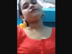 Bengali bhabi showcases her beauty in steamy video