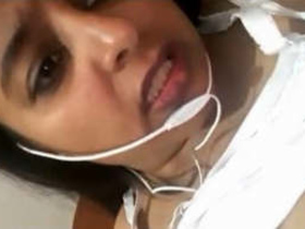 Sizzling Indian babe moans in video call