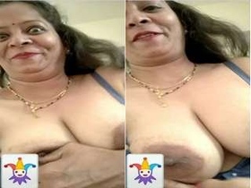 College girl masturbates and shows off her boobs in MMS