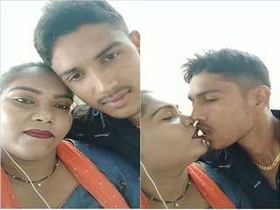 Indian bhabhi's big boobs and sexy moves in outdoor kissing