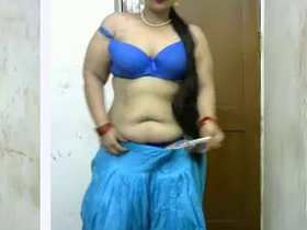 Chubby Indian-desi-x camgirl teases with her big booty in the bathroom