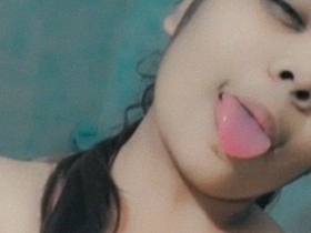 Indian babe flaunts her perfect boobs in a nude selfie