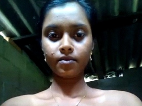 Indian babe with curvy body poses nude on camera