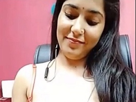 Solo bhabhi's steamy dildo play in HD video