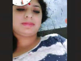 Desi bhabhi pleasures herself in front of the camera