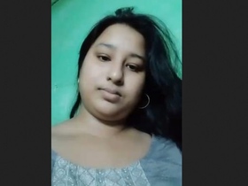 Desi girl reveals her intimate parts