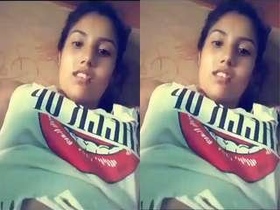 College girl gives a blowjob and fingering in MMS video