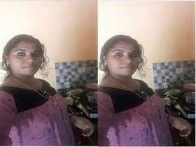 Desi girl masturbates and shows her pussy on video call