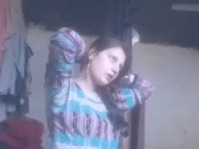 Enjoy a nude Indian bhabhi's solo strip show in HD video