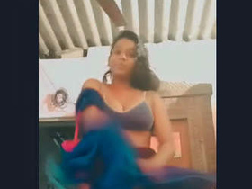Country girl makes a homemade video for her lover